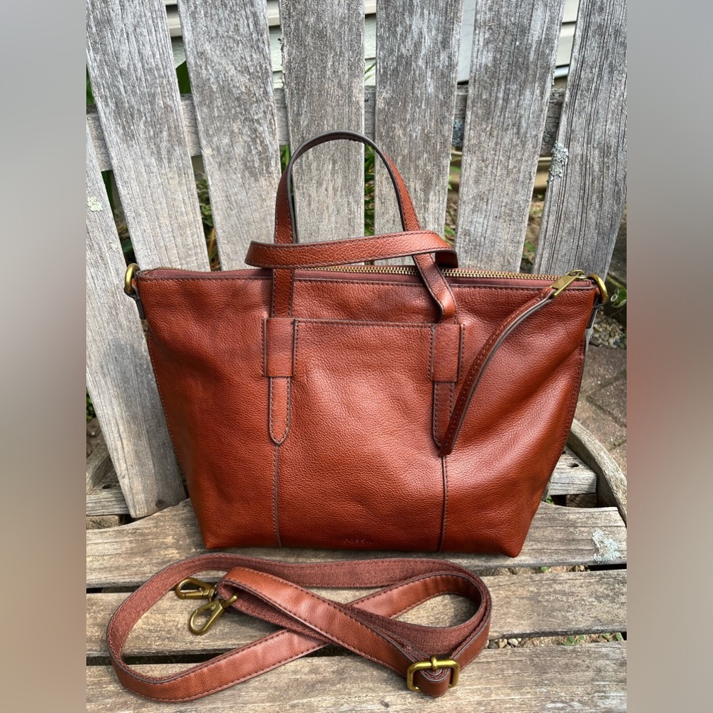 Fossil Leather bag with crossbody strap NWOT